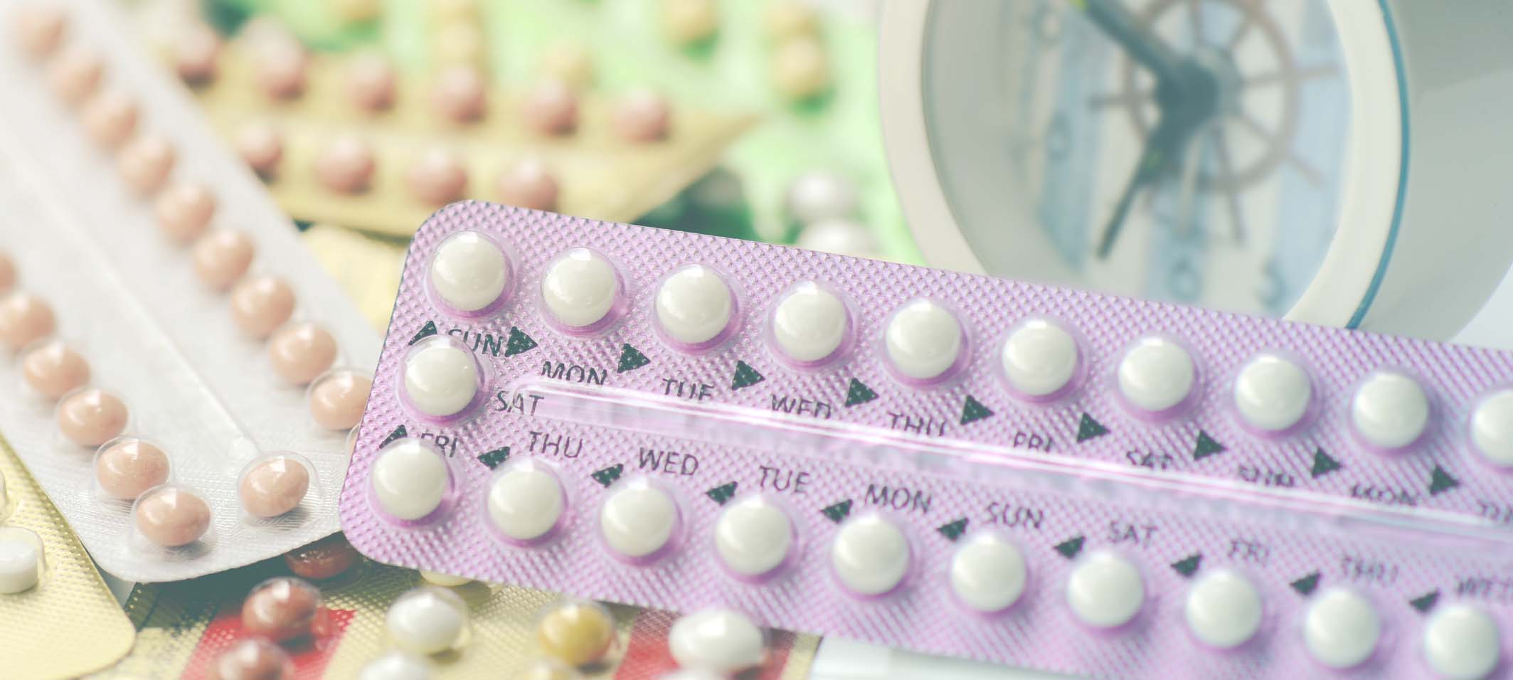 Мужчина пил противозачаточные. Комбинированные оральные контрацептивы. Контрацептивные таблетки. Гормональные противозачаточные препараты. Гормональные таблетки для девочек.